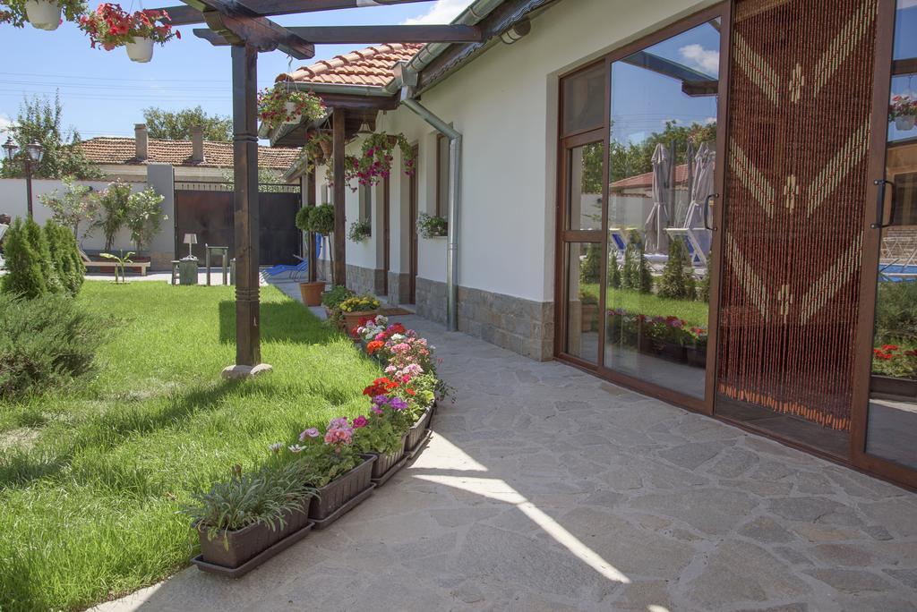 Guest House Zlateya Madara ภายนอก รูปภาพ